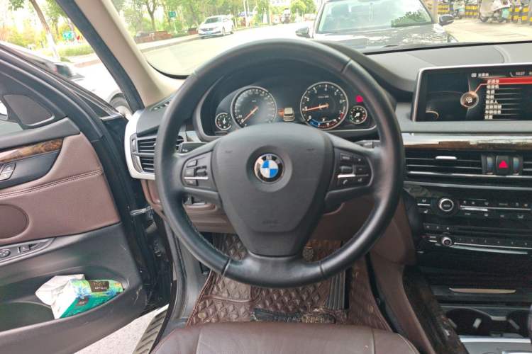 Used BMW X5 2014 xDrive35i Elegant Edition Steering Wheel