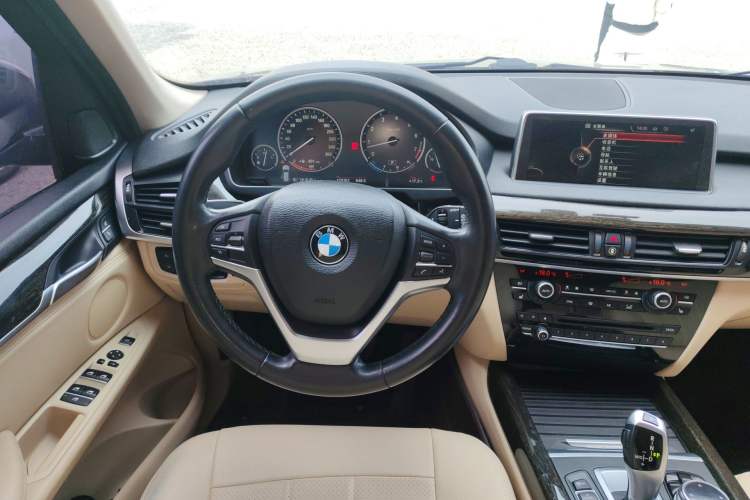 Used BMW X5 2014 xDrive35i Leading Model Steering Wheel
