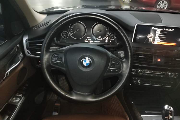 Used BMW X5 2014 xDrive35i Elegant Edition Steering Wheel