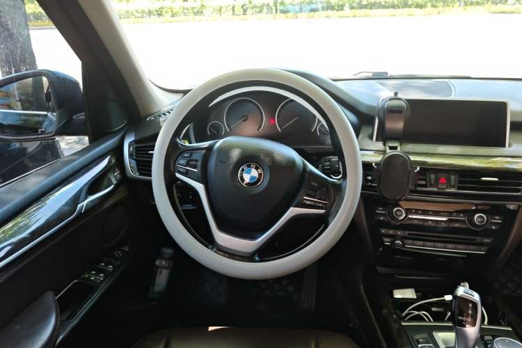 Used BMW X5 2014 xDrive35i Leading Model Steering Wheel