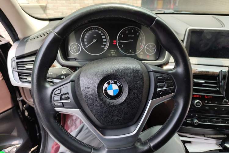 Used BMW X5 2014 xDrive35i Leading Model Steering Wheel