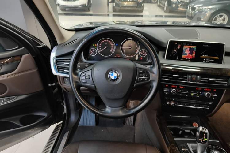 Used BMW X5 2014 xDrive35i Elegant Edition Steering Wheel