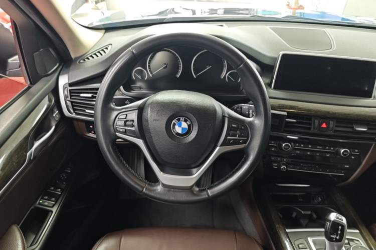 Used BMW X5 2014 xDrive35i Leading Model Steering Wheel