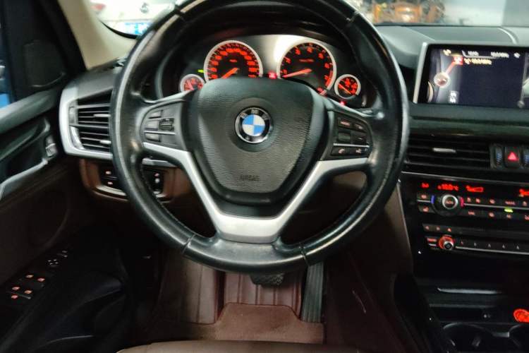 Used BMW X5 2014 xDrive35i Leading Model Steering Wheel