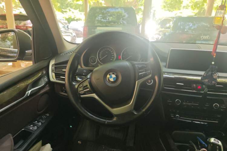Used BMW X5 2014 xDrive35i Leading Model Steering Wheel
