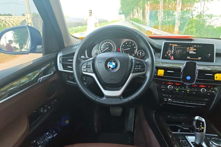 Used BMW X5 2014 xDrive35i Leading Model Steering Wheel
