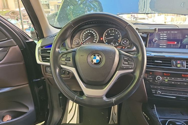 Used BMW X5 2014 xDrive35i Luxury Edition Steering Wheel
