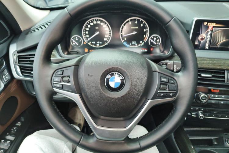 Used BMW X5 2014 xDrive35i Leading Model Steering Wheel