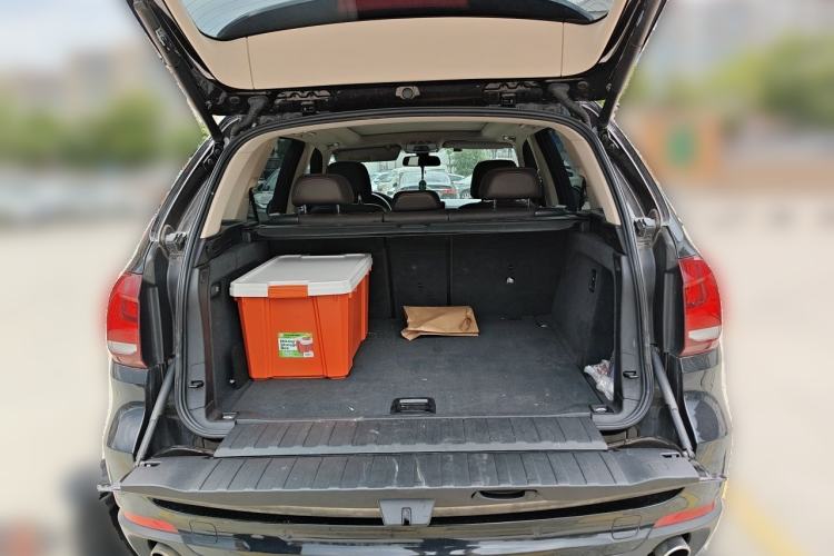 Used BMW X5 2014 xDrive35i Leading Model Trunk