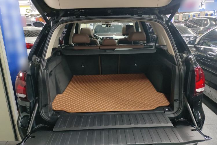 Used BMW X5 2014 xDrive35i Luxury Edition Trunk