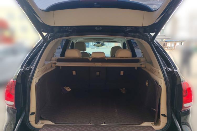 Used BMW X5 2014 xDrive35i Leading Model Trunk