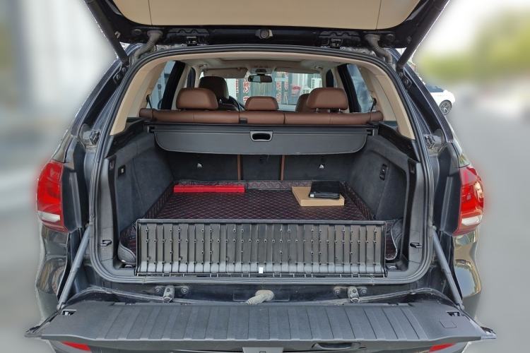Used BMW X5 2014 xDrive35i Leading Model Trunk