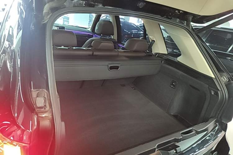 Used BMW X5 2014 xDrive35i Elegant Edition Trunk