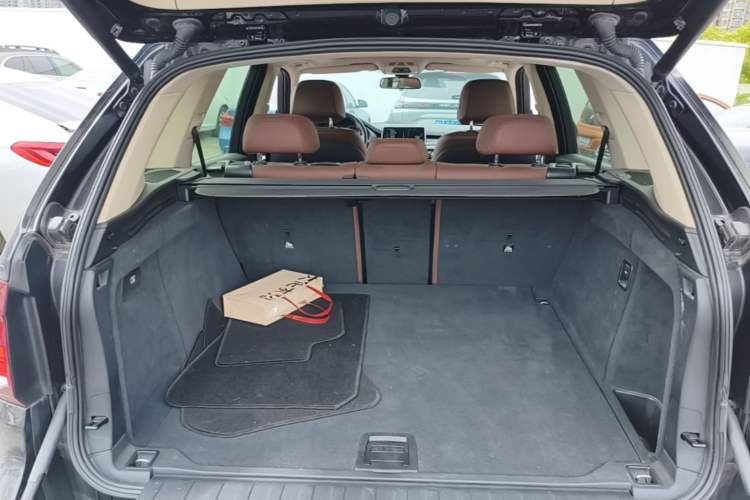 Used BMW X5 2014 xDrive35i Elegant Edition Trunk