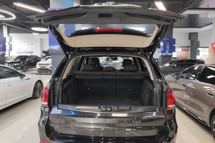 Used BMW X5 2014 xDrive35i Elegant Edition Trunk