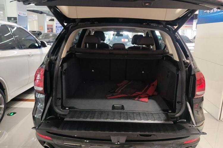 Used BMW X5 2014 xDrive35i Elegant Edition Trunk