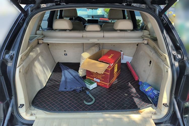 Used BMW X5 2014 xDrive35i Leading Model Trunk