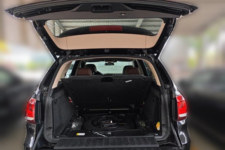 Used BMW X5 2014 xDrive35i Leading Model Trunk