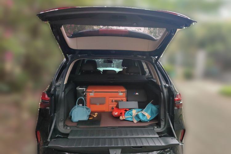 Used BMW X5 2014 xDrive35i Elegant Edition Trunk