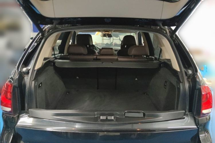 Used BMW X5 2014 xDrive35i Leading Model Trunk