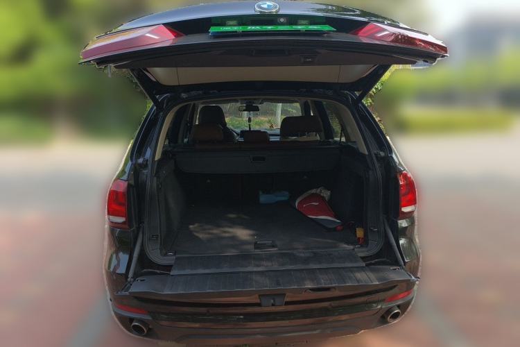 Used BMW X5 2014 xDrive35i Leading Model Trunk