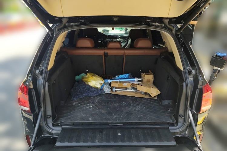 Used BMW X5  Trunk