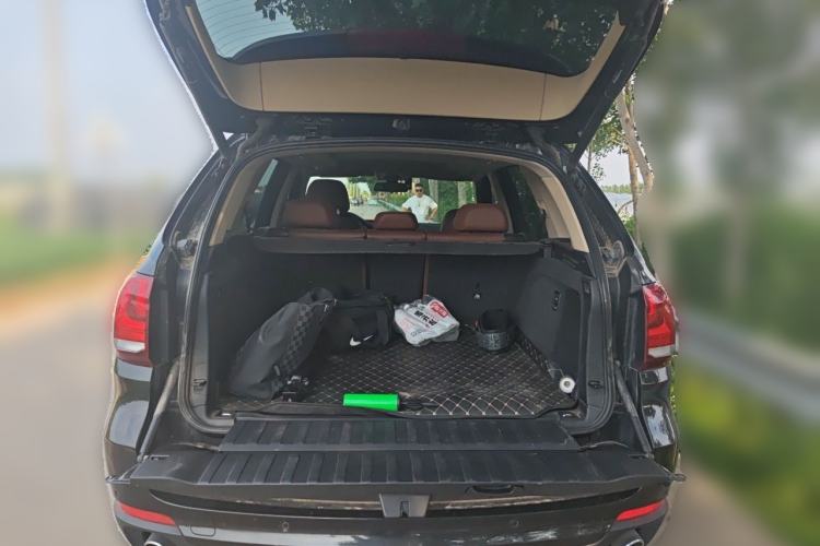Used BMW X5 2014 xDrive35i Leading Model Trunk