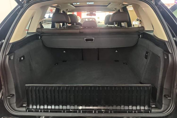 Used BMW X5 2014 xDrive35i Elegant Edition Trunk