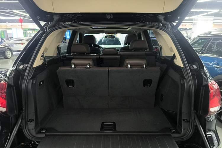 Used BMW X5 2014 xDrive35i Elegant Edition Trunk
