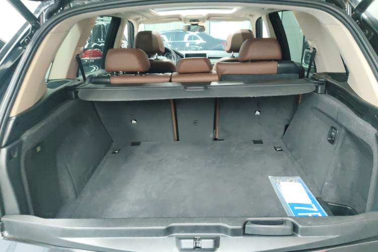 Used BMW X5 2014 xDrive35i Leading Model Trunk
