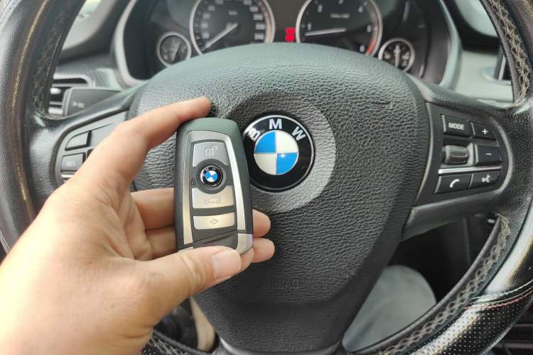 Used BMW X5 2014 xDrive30d Vehicle Key