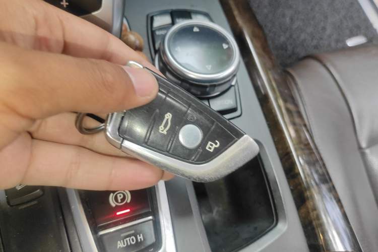 Used BMW X5  Vehicle Key