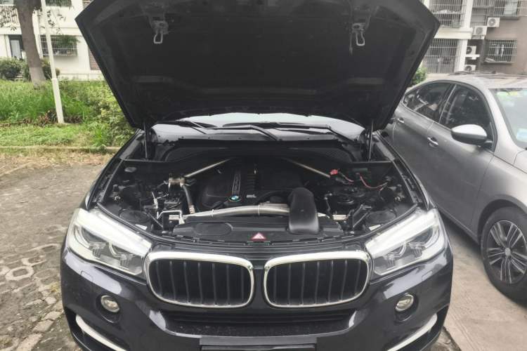 Used BMW X5 2014 xDrive35i Elegant Edition Engine Bay