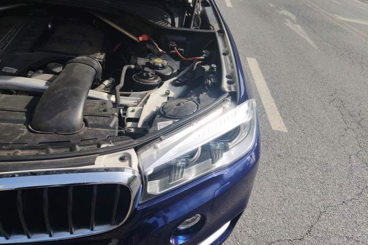 Used BMW X5 2014 xDrive35i Elegant Edition Engine Bay Left