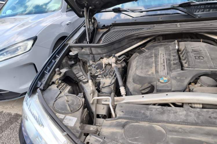 Used BMW X5 2014 xDrive35i Leading Model Engine Bay Right