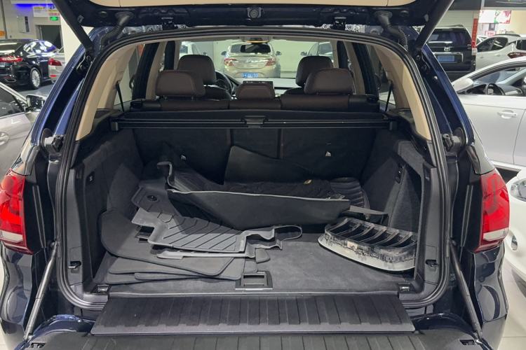 Used BMW X5 2014 xDrive35i Elegant Edition Interior 4