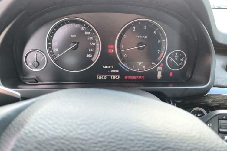 Used BMW X5 2014 xDrive35i Leading Model Odometer Close Up