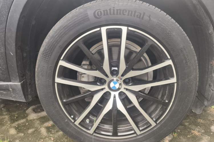 Used BMW X5 2014 xDrive35i Elegant Edition Right Front Wheel Hub