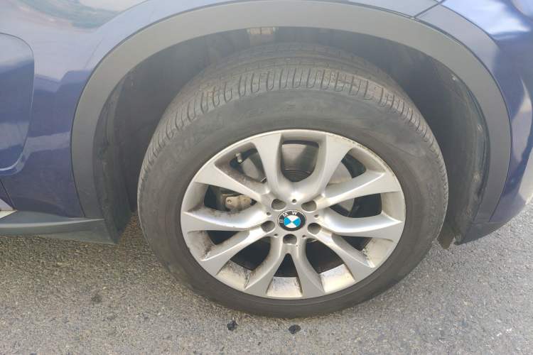 Used BMW X5 2014 xDrive35i Elegant Edition Right Front Wheel Hub