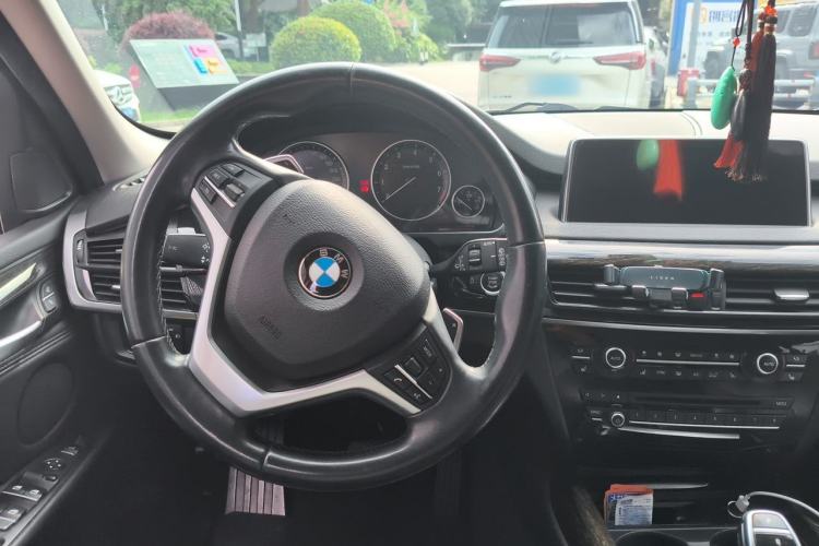 Used BMW X5 2014 xDrive35i Leading Model Steering Wheel