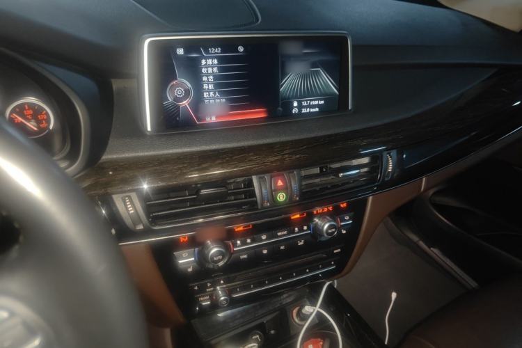 Used BMW X5 2014 xDrive35i Luxury Edition Audio And AC Panel