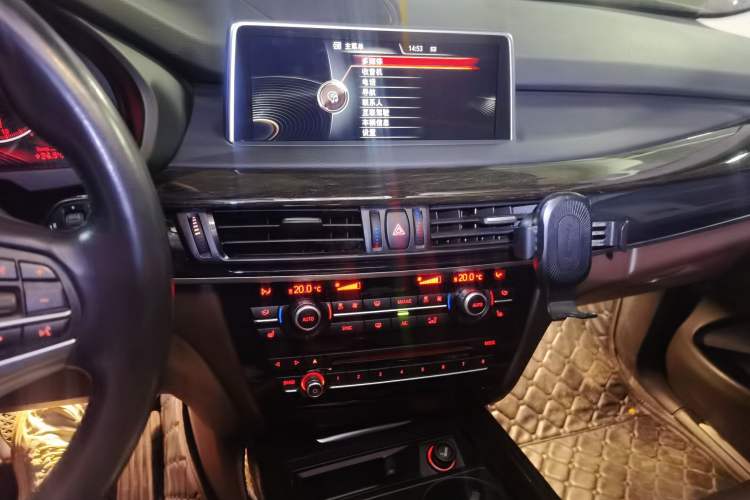 Used BMW X5 2014 xDrive35i Luxury Edition Audio And AC Panel