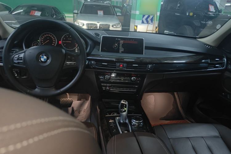 Used BMW X5 2014 xDrive35i Elegant Edition Center Console