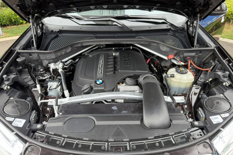 Used BMW X5 2014 xDrive35i Elegant Edition Engine Bay