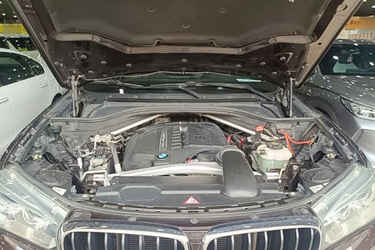 Used BMW X5 2014 xDrive35i Elegant Edition Engine Bay