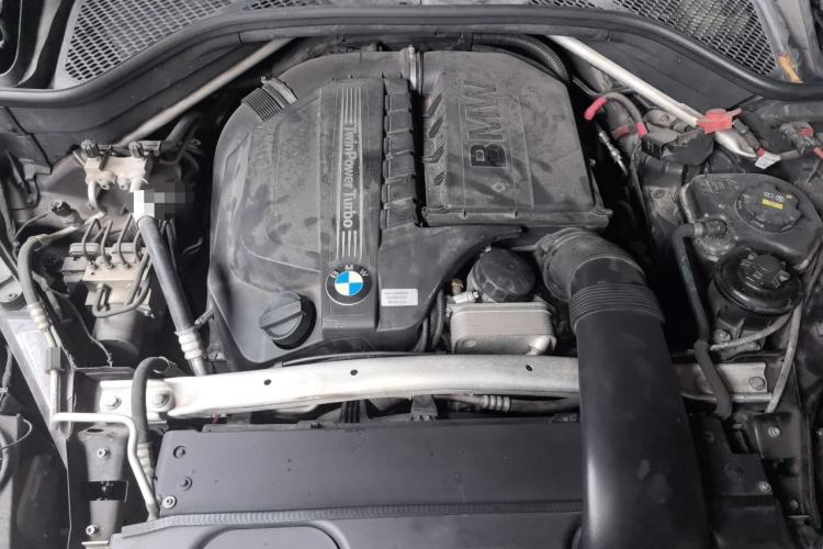 Used BMW X5 2014 xDrive35i Leading Model Engine Bay