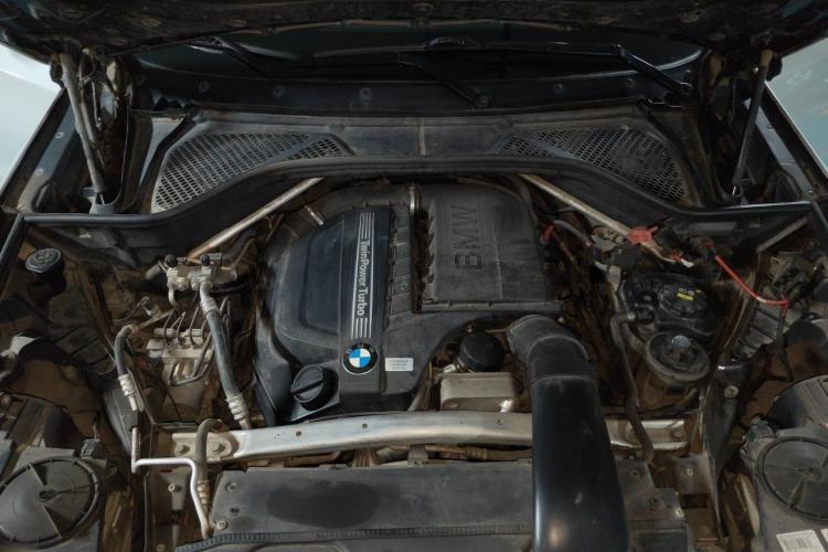Used BMW X5 2014 xDrive35i Leading Model Engine Bay