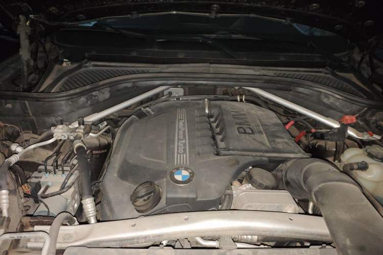 Used BMW X5 2014 xDrive35i Elegant Edition Engine Bay