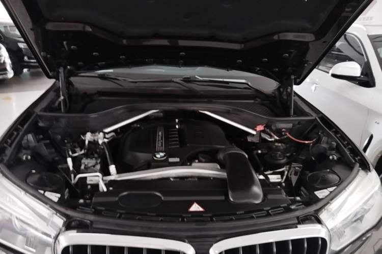 Used BMW X5 2014 xDrive35i Leading Model Engine Bay