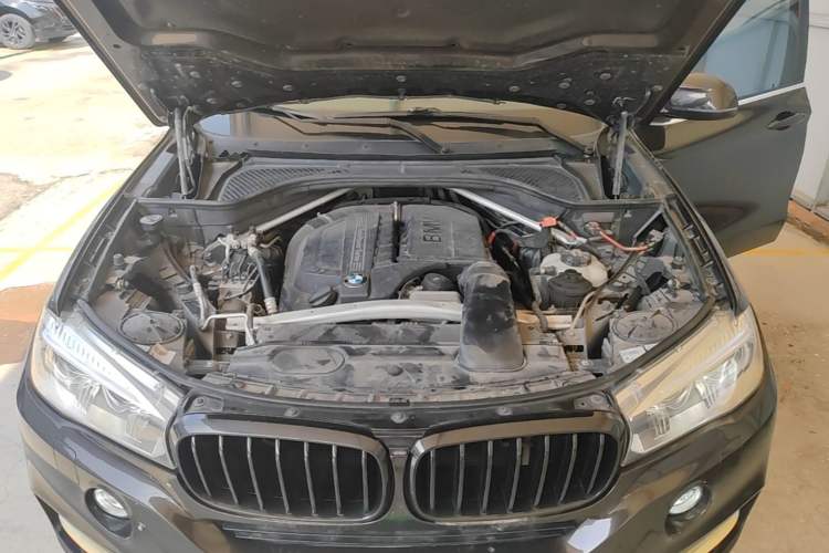 Used BMW X5 2014 xDrive35i Leading Model Engine Bay